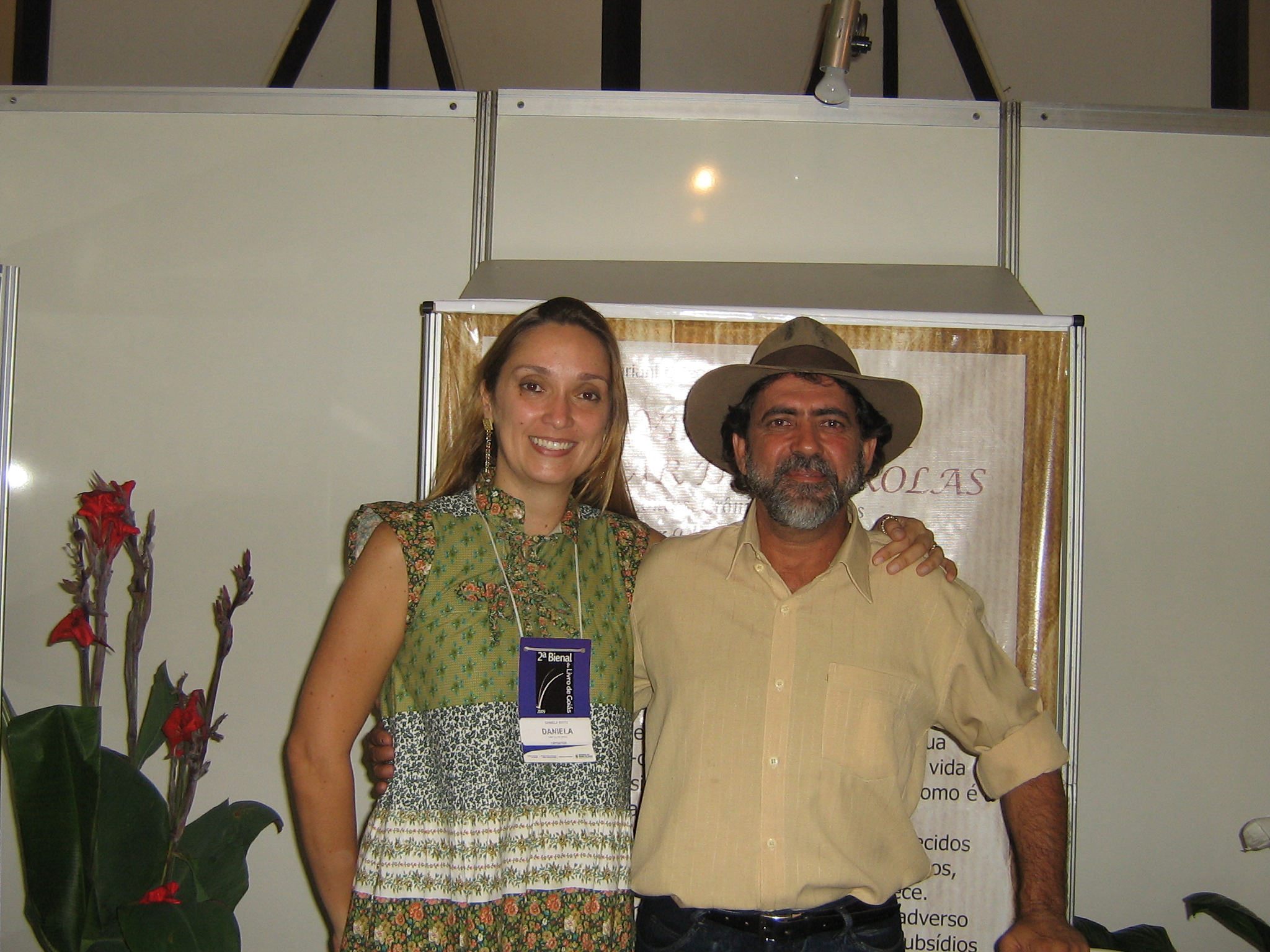 A autora e seu amigo o autora Ivanor Mendonça